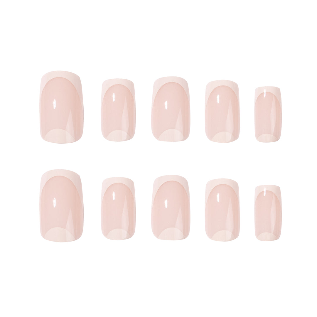 Elegante Nagelkunst mit durchscheinendem French-Tip Karnz