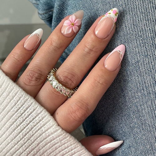 Künstlerisches Press-On-Nagelset mit floralen Akzenten Karnz 1789389180