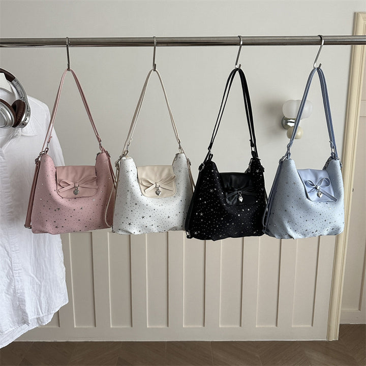 Stylische mit Sternen verzierte Handtasche