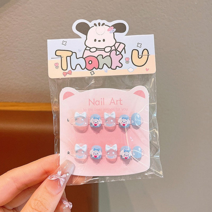 Verspielte Nail Art Kunstnägel Karnz