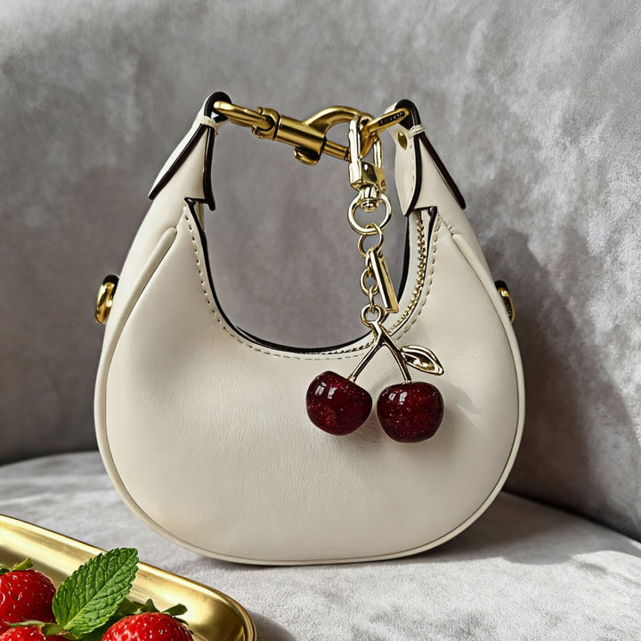 Trendige Handtasche mit Fruchtigem Anhänger Karnz