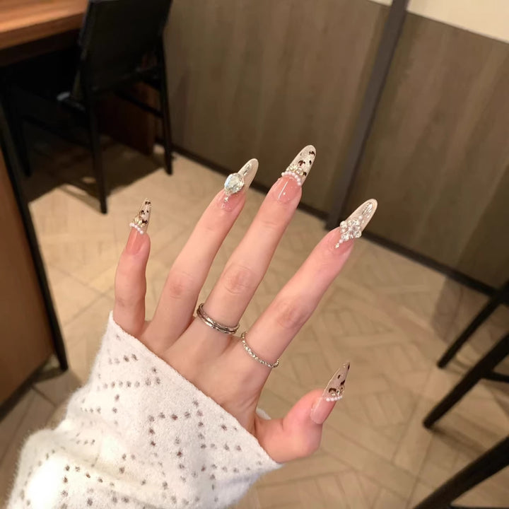 Glamouröse Strass-Nagelverlängerungen