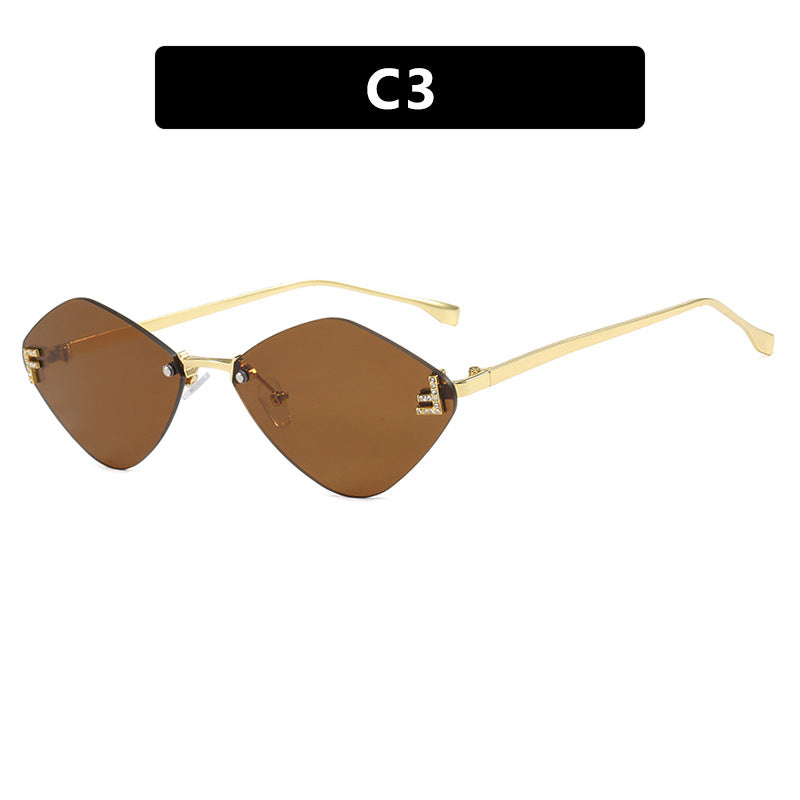 Damen geometrische Sonnenbrille im extravaganten Design mit gradienten Gläsern Karnz