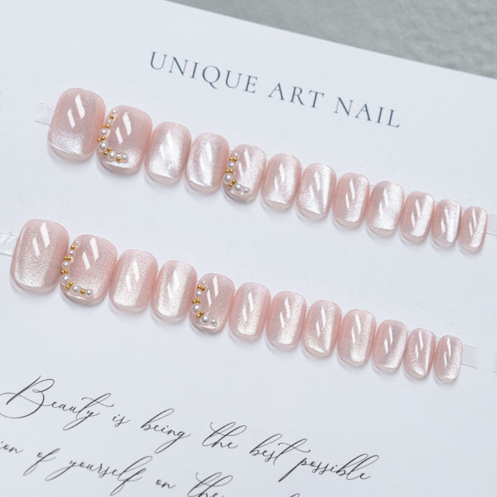 Elegantes Press-On-Nagelset mit Perlenakzenten