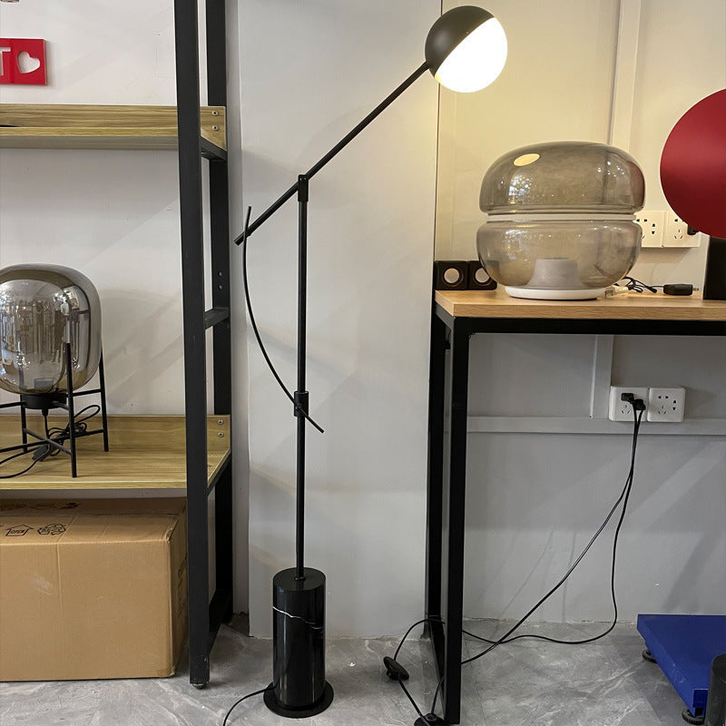Verstellbare Bogenstehlampe mit stilvollem Design