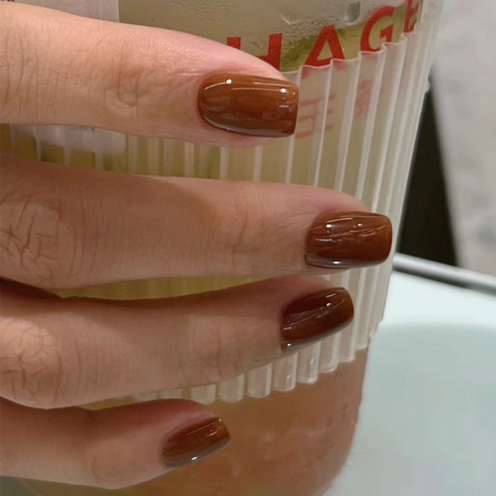 Elegante Nagelpflege mit Hochglanz-Finish Karnz