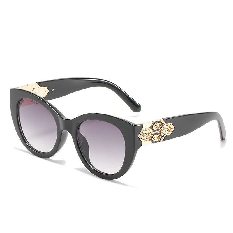 Modische Cat-Eye-Sonnenbrille mit dekorativen Akzenten Karnz