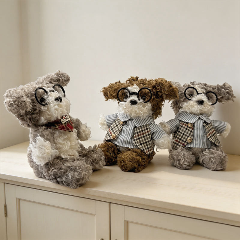 Locken-Fell Sitzender Welpen Plüsch mit runden Brillen & kariertem 'LIEBE' Bandana Karnz