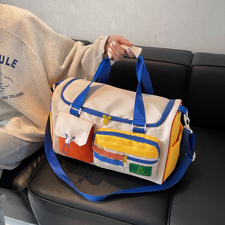 Geräumige Reisetasche mit mehreren Taschen Karnz