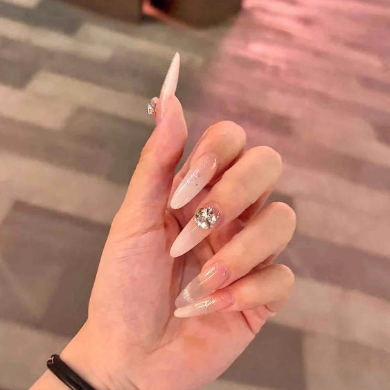 Glamouröses Stiletto Press-On Nageldesign Karnz