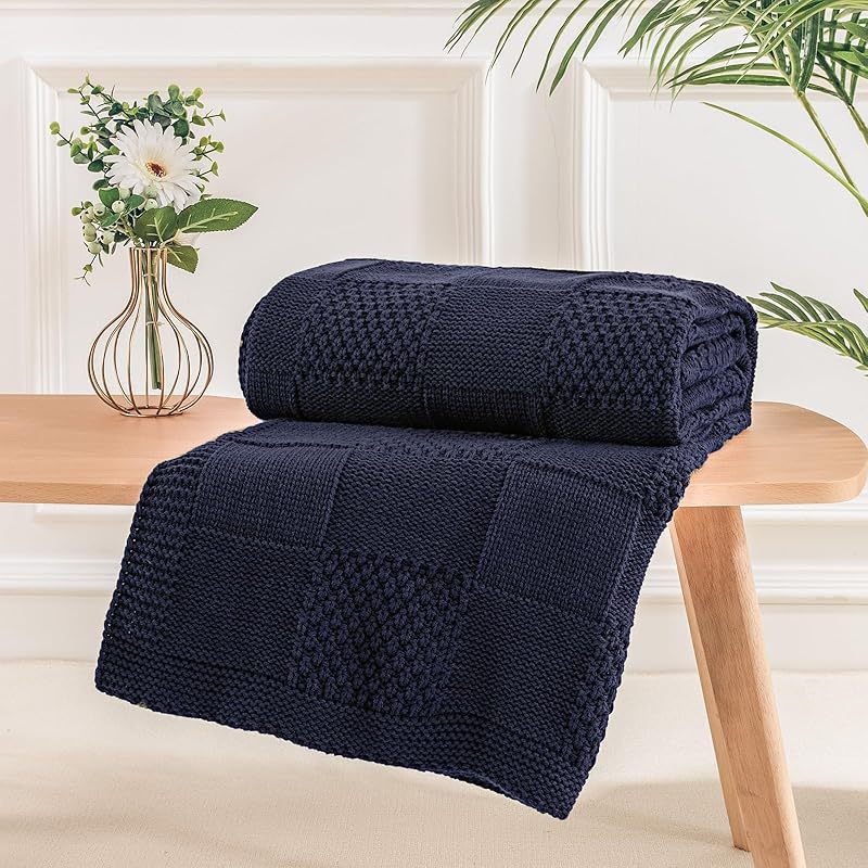 Strukturierte Strickwurfdecke