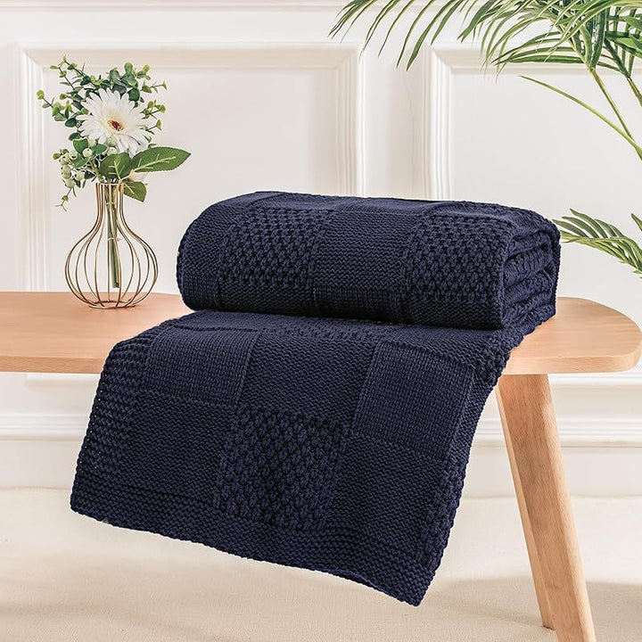 Strukturierte Strickwurfdecke