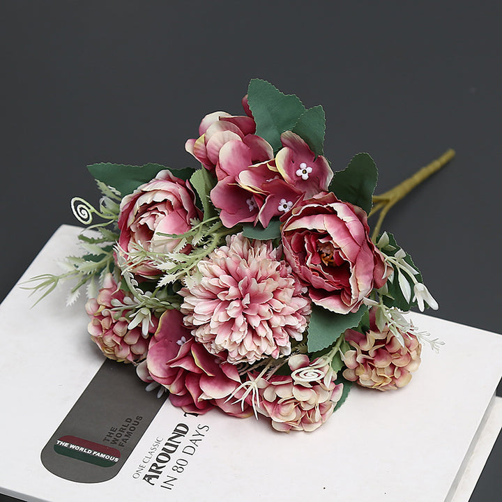 Luxuriöser Faux-Blumenstrauß