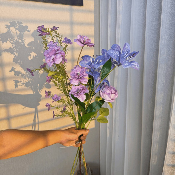 Lebensechtes Blumenstrauß-Arrangement