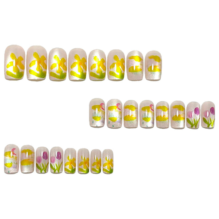 Kreative Nagelkunst mit floralen Motiven Karnz