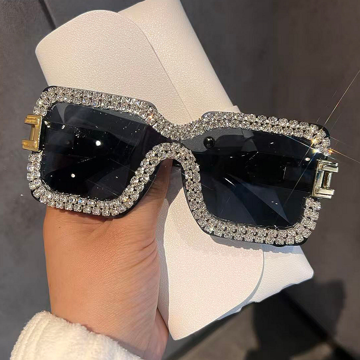 Damen Modische Oversized-Sonnenbrille mit funkelndem Kristallbesatz Karnz