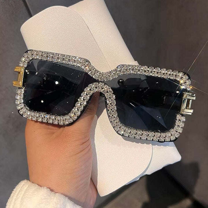 Damen Modische Oversized-Sonnenbrille mit funkelndem Kristallbesatz Karnz