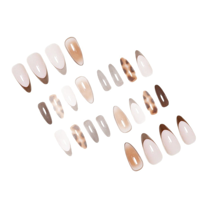 Künstlerisches Stiletto Press-On Nagelset mit modernem Design Karnz