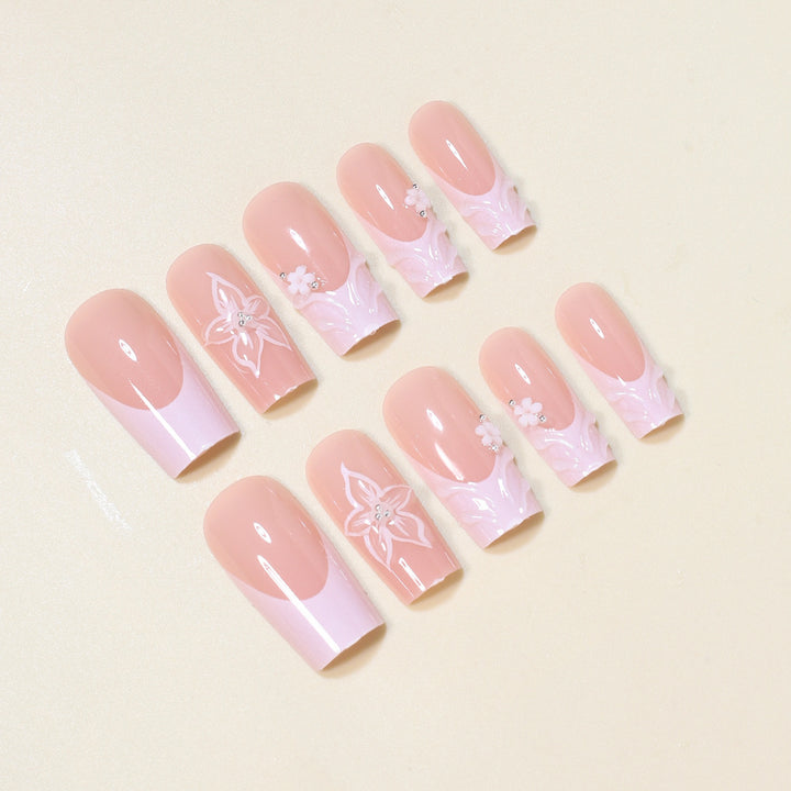 Elegante Florale Press-On Nagelkunst Karnz
