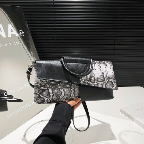 Strukturierte Texturierte Clutch Tasche Karnz
