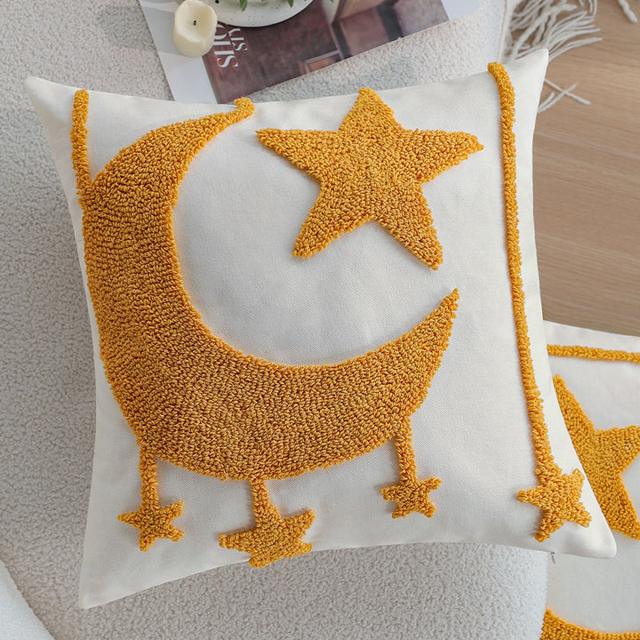 Quadratischer Kissenbezug mit reliefiertem Mond‑und‑Stern‑Tufting aus Chenille Karnz