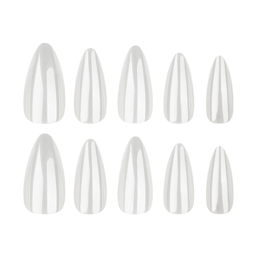 Kunstvolle Stiletto-Nägel mit Hochglanz-Effekt Karnz
