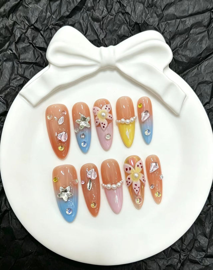 Künstlerische dekorative Press-On-Nagelkollektion