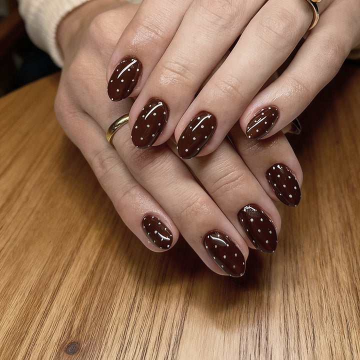Chic dekorative Press-On Nagelverzierungen Karnz