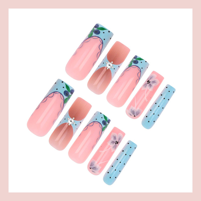 Kunstnagelset mit floralen Designs Karnz
