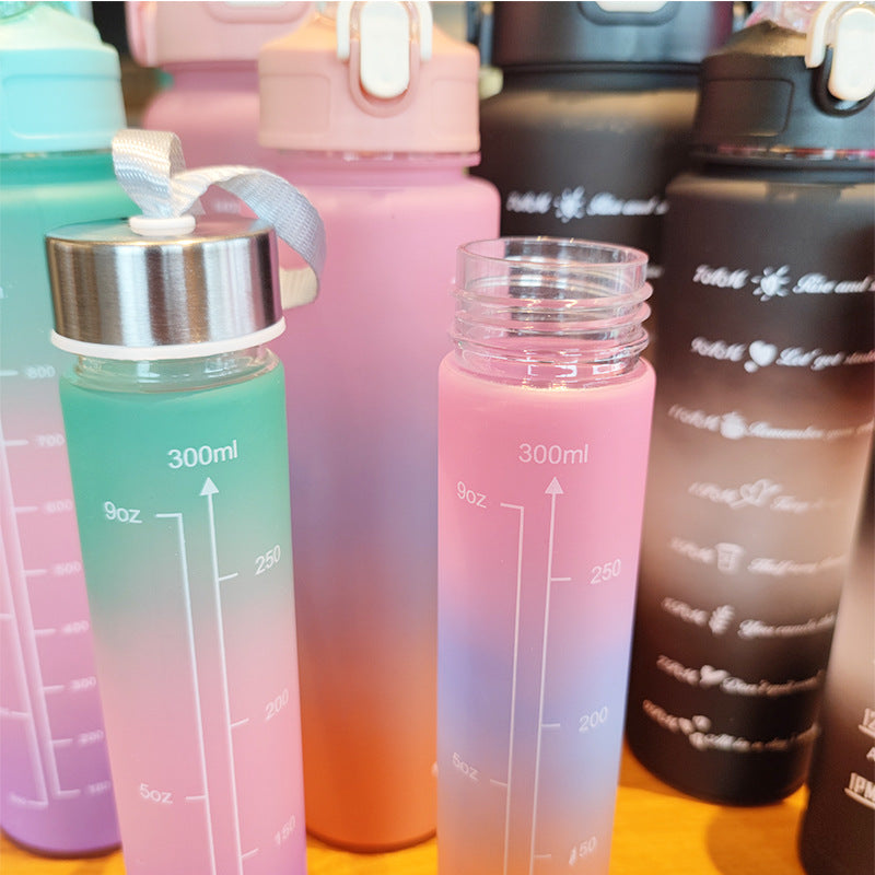 Damen ergonomische Wasserflasche mit Motivationsmarkierungen Karnz