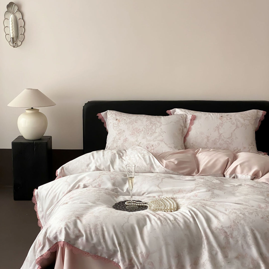 Luxus-Satin-Bettwäsche-Set mit floraler Seidenoptik und Spitzenbesatz