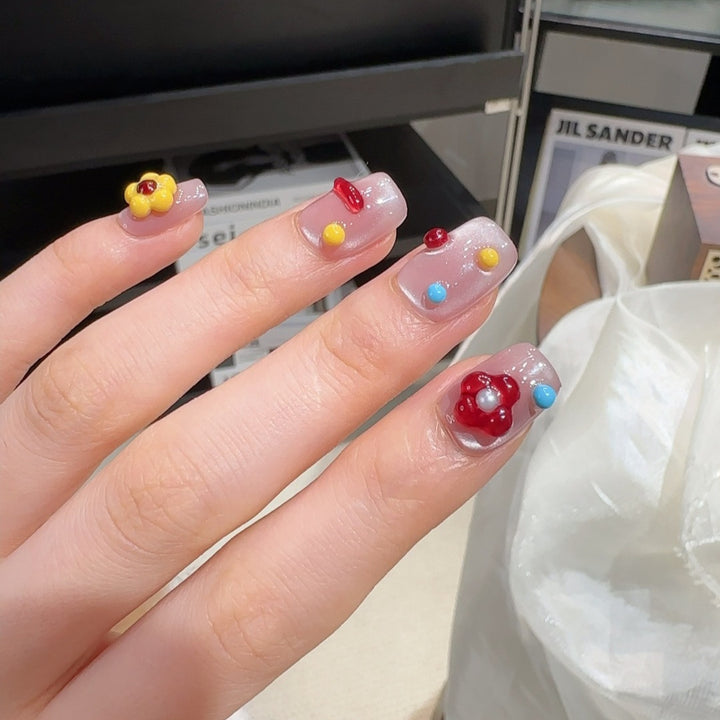 Künstlerisches Press-On-Nageldesign Karnz