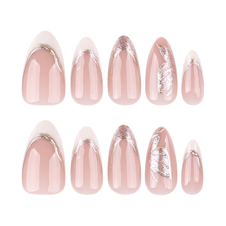 Elegante Stiletto-Nägel mit Glitzer- und Spitzenverzierungen Karnz
