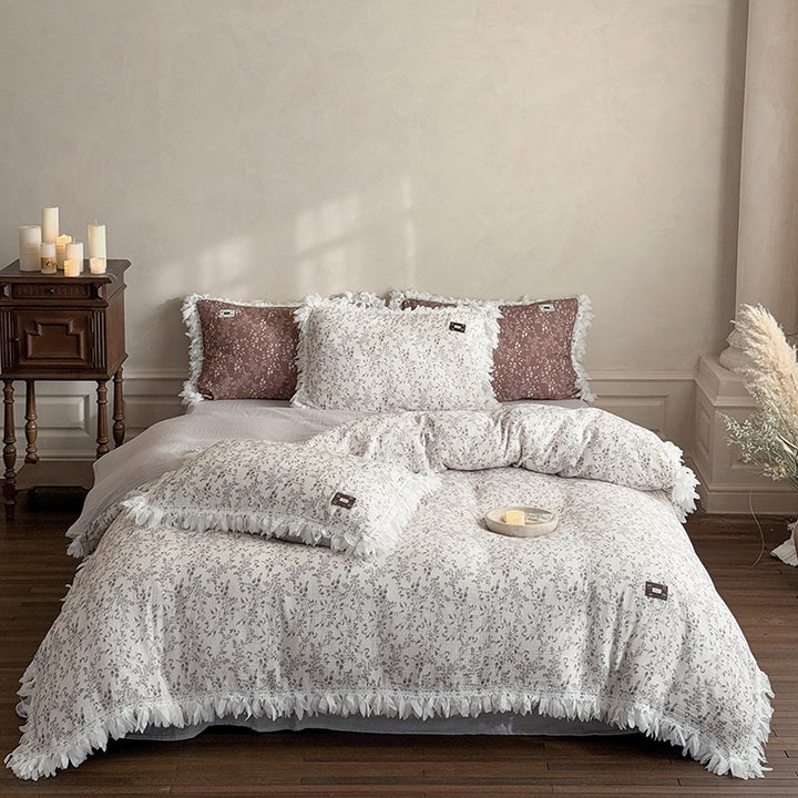 Floral Fringe Bettwäsche Set mit Kissenbezügen und dekorativem Überwurf