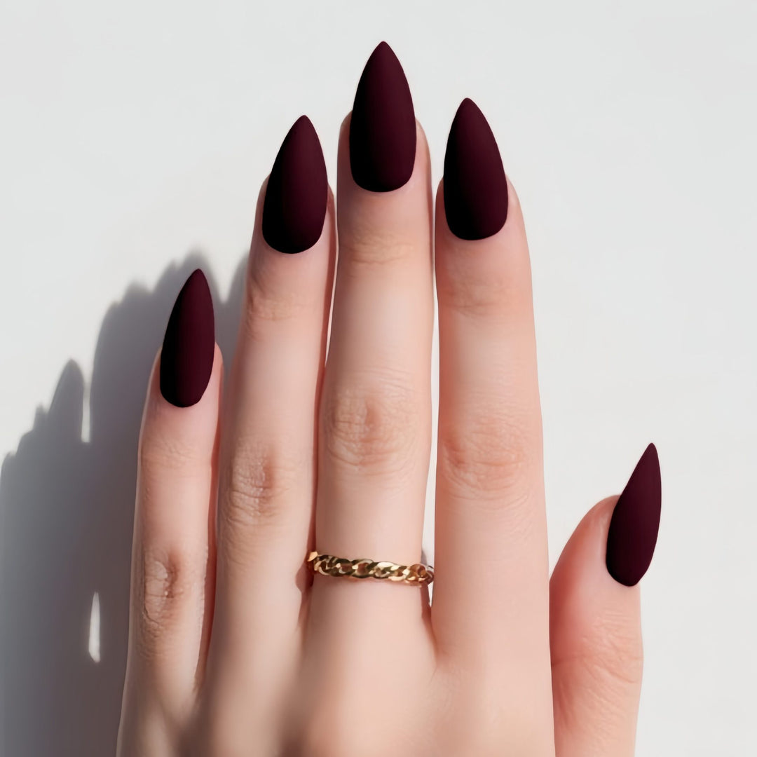 Matte Stiletto Press-On Nagelspitzen Karnz