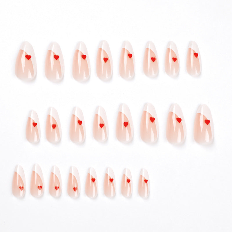 Glamouröse Nailart mit Herzverzierungen Karnz