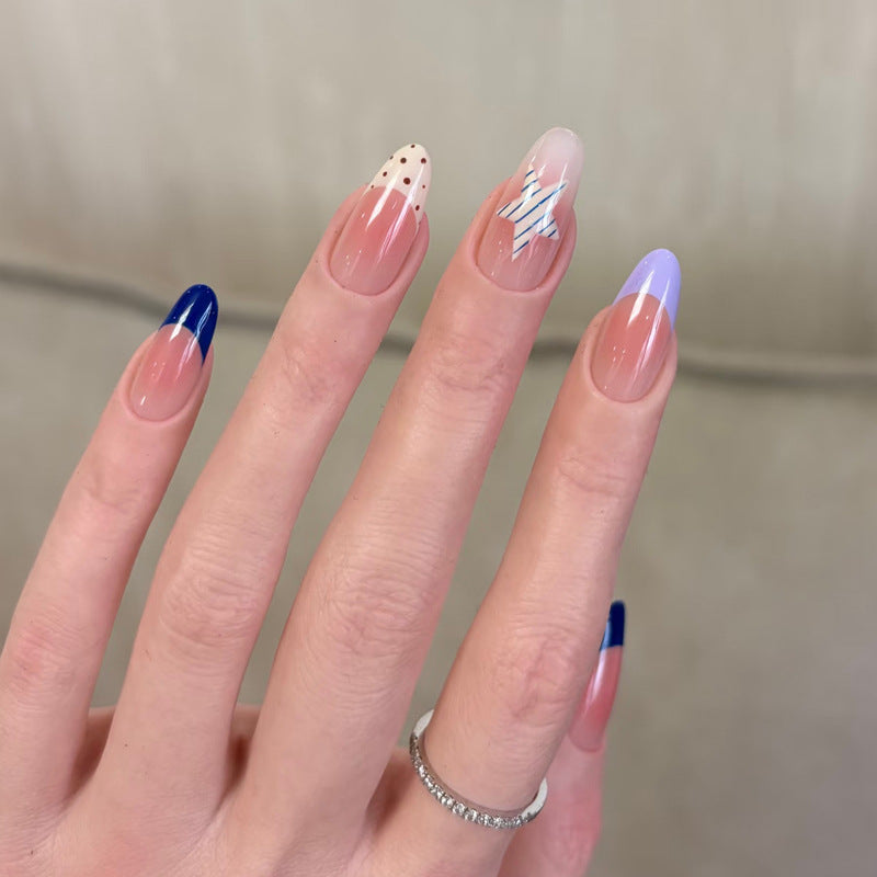 Künstlerisches Press-On-Nagel-Set mit modernen Designs Karnz