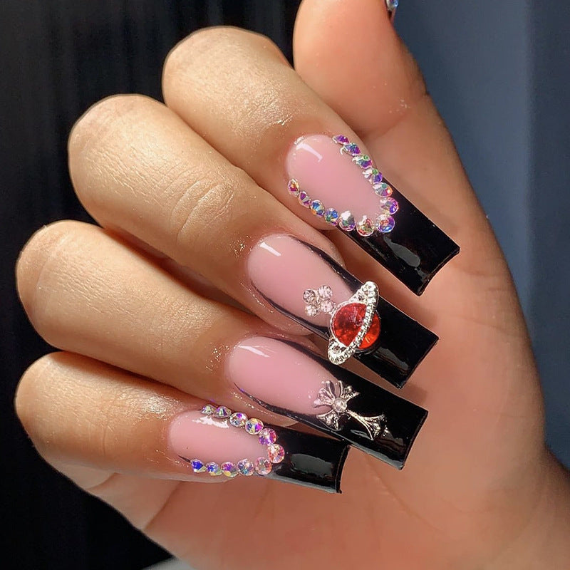 Kunstvolle Nagelverlängerungen mit Strass- und Planetenmotiven Karnz