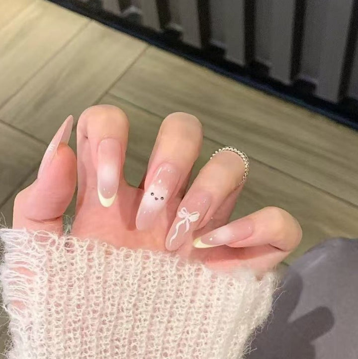 Dekorative Glitzer French Tip Nagelverzierungen Karnz