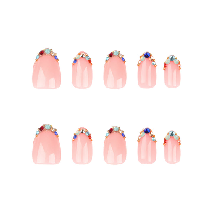 Kunstvolle Nagelkunst mit glamourösen Strassverzierungen Karnz