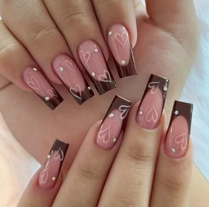 Dekoratives Press-On Nagelset mit Herzdesign Karnz