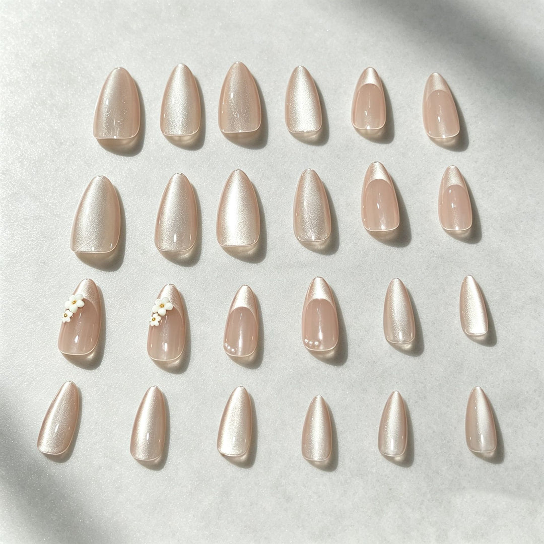 Elegante Blumen Nageldesign Press-On Tipps Karnz