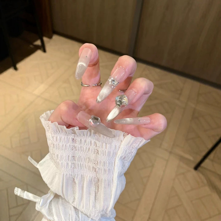 Rhinestone-besetzte Stiletto-Nagelerweiterungen