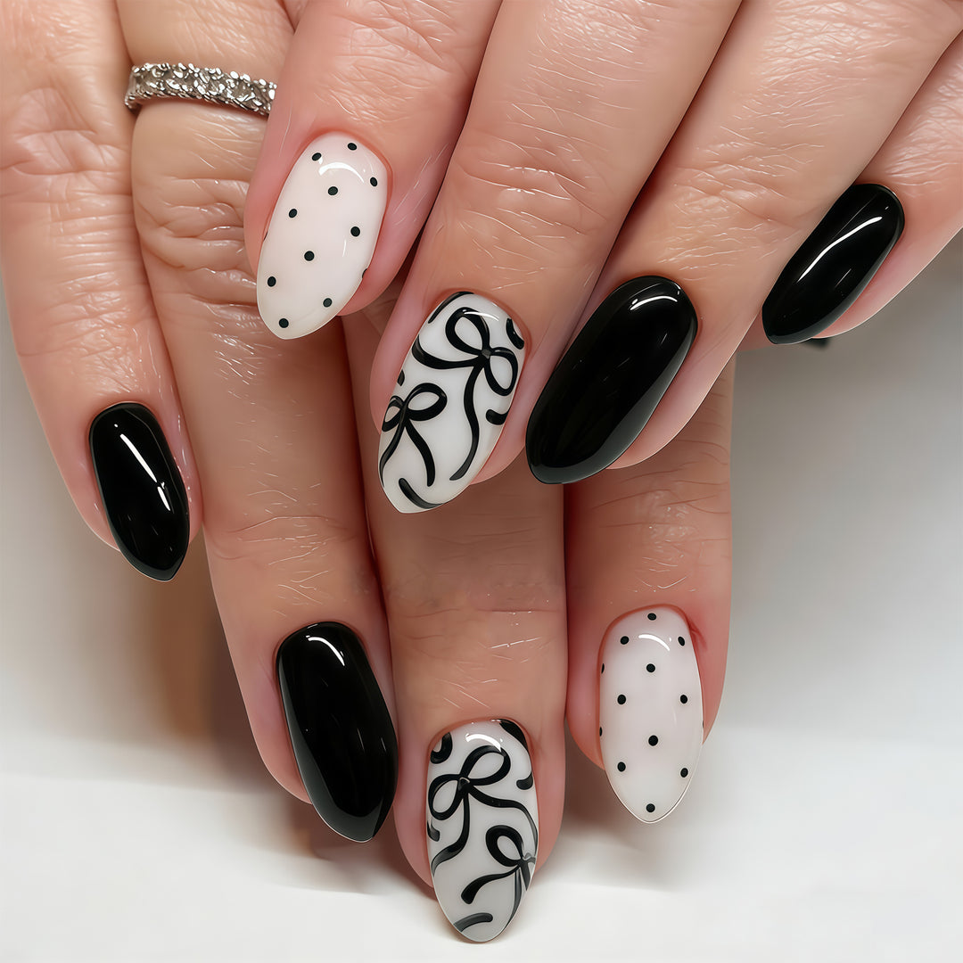 Künstlerisches Press-On-Nagelset mit Schleifen-Designs Karnz