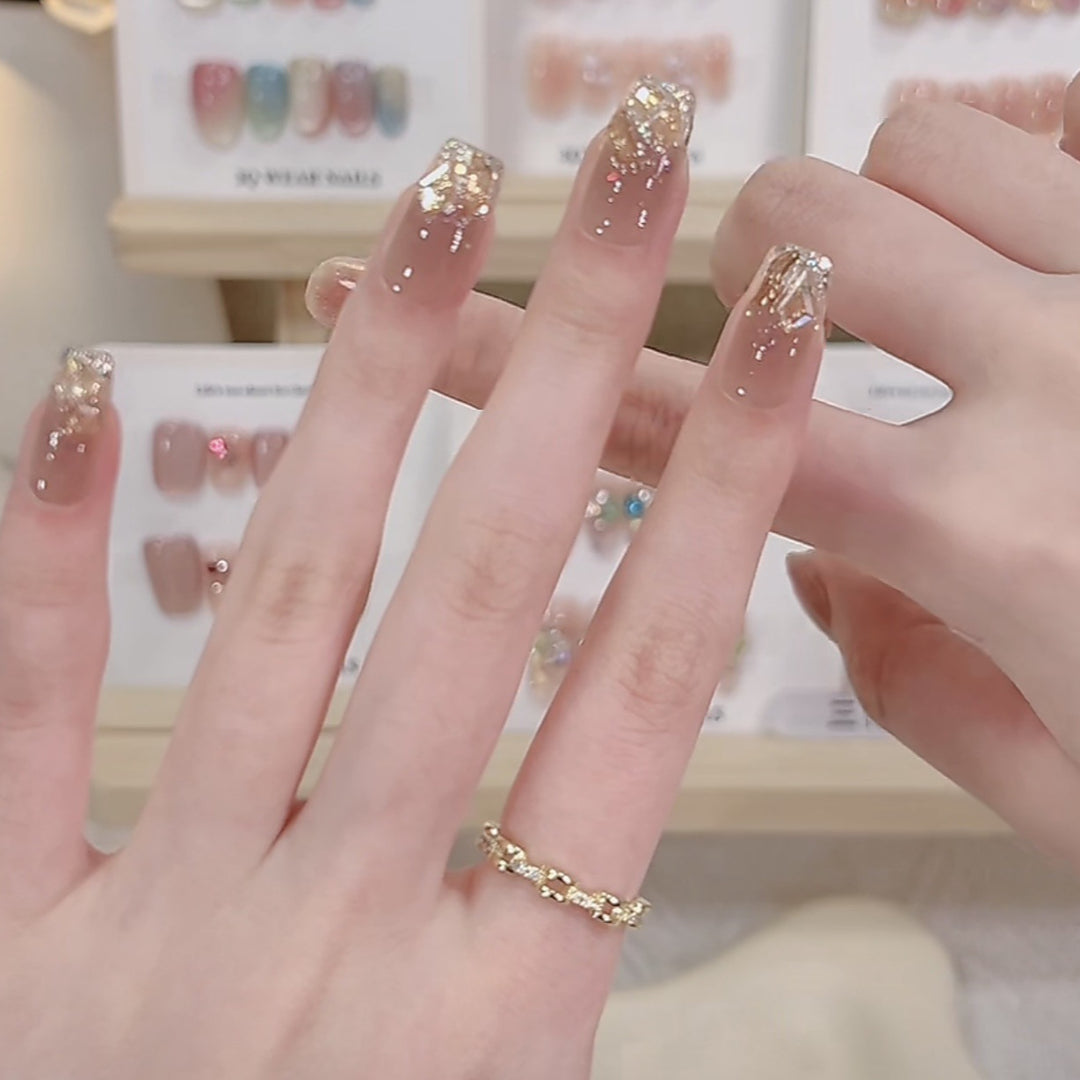 Luxuriöses dekoratives Press-On-Nagelset Karnz