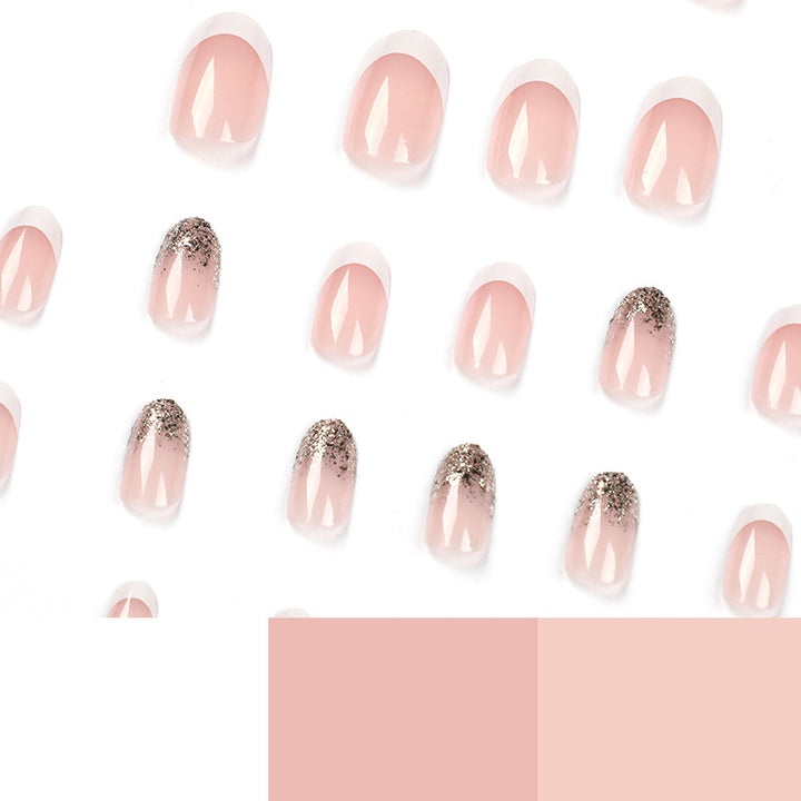 Elegante und kunstvoll gestaltete Nagelverlängerungen Karnz