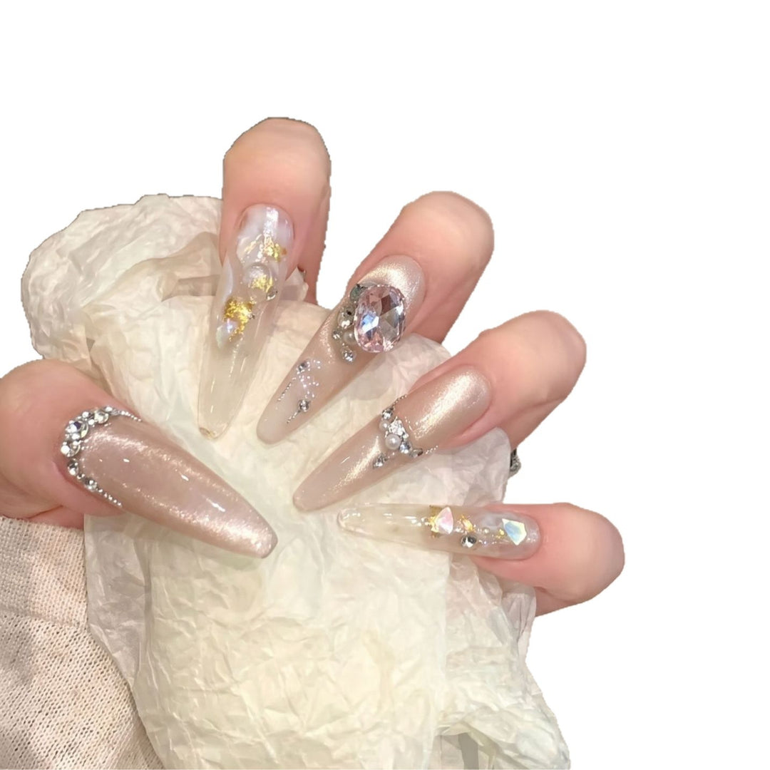 Dekoratives Stiletto Press-On Nagelkunstset mit Edelsteinakzenten Karnz