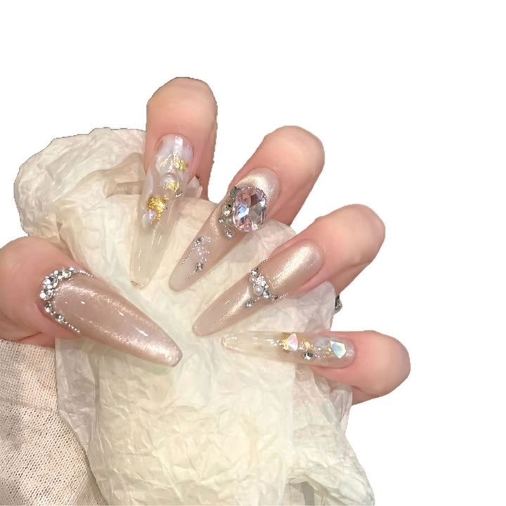 Dekoratives Stiletto Press-On Nagelkunstset mit Edelsteinakzenten Karnz