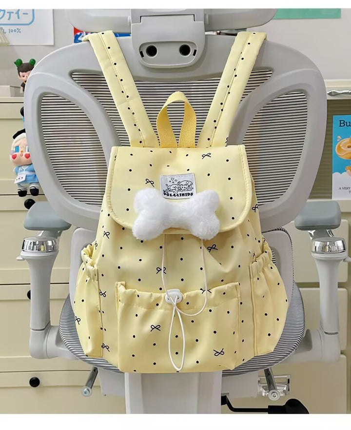 Verspielt gepunkteter Mini-Rucksack