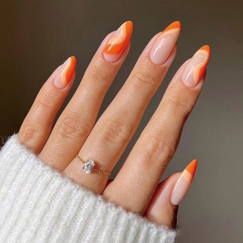 Kunstvolle Stiletto-Press-On Nägel Karnz